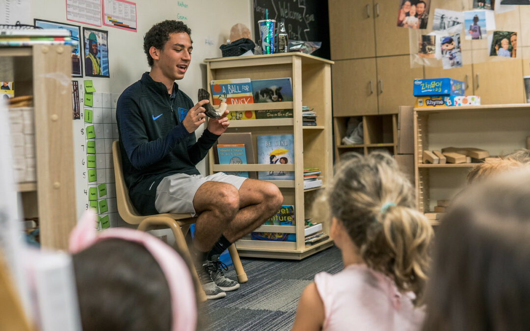 Preschool Students Learn About Rosh Hashanah from Upper School Student Ryan Rapaport